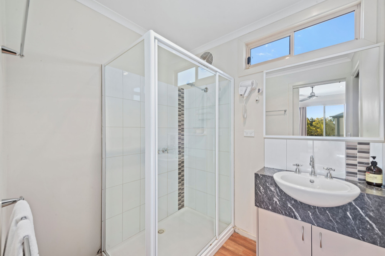 Bathroom 4, Lake Hume Holiday Park, Greater Hume Shire - Pt A