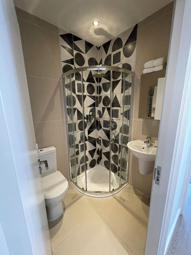 Bathroom 4, Nevern Place by Supercity Aparthotels, London