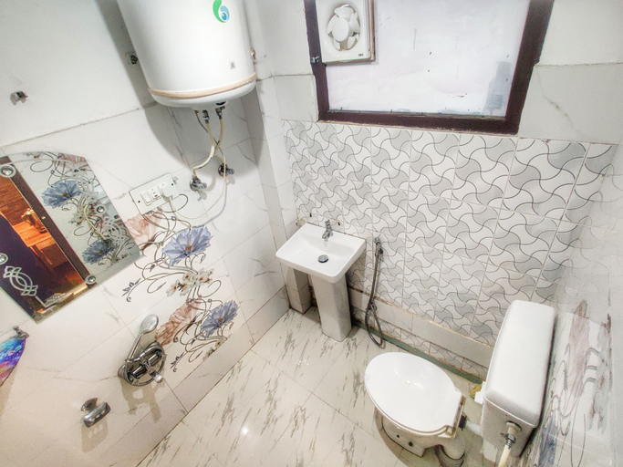 Bathroom 3, Hotel Nissar, Srinagar