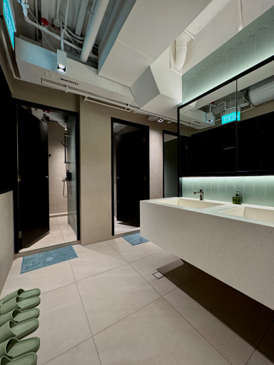 Bathroom 5, Jyu Capsule Hotel, Singapore
