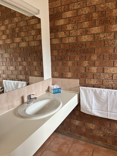 Bathroom 5, Portarlington Beach Motel, Greater Geelong - Pt B