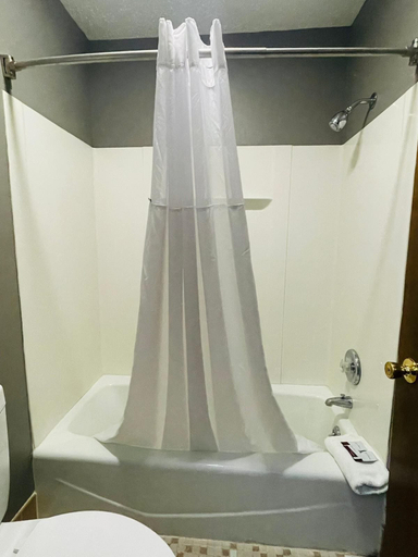 Bathroom 3, Sparta Inn, Monroe