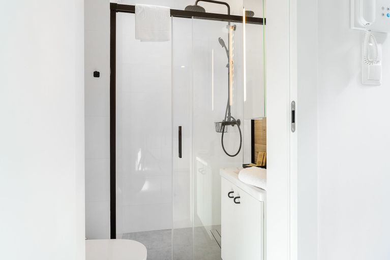 Bathroom 4, Wola Jana Olbrachta, Warsaw