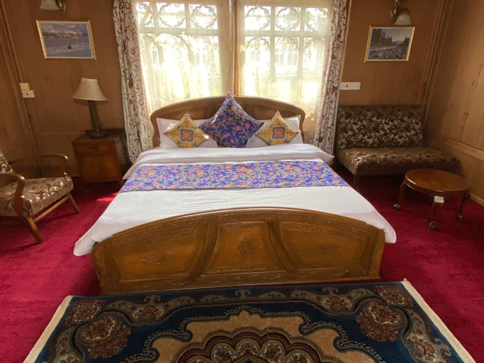 Bedroom 2, Houseboat Zaindari Palace, Srinagar