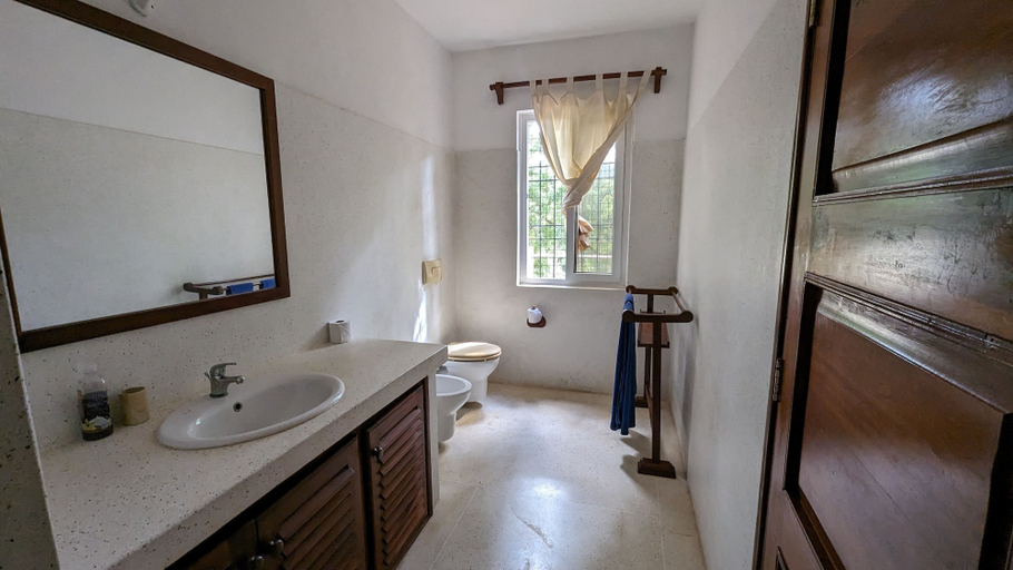 Bathroom 5, Le Pleiadi, Malindi