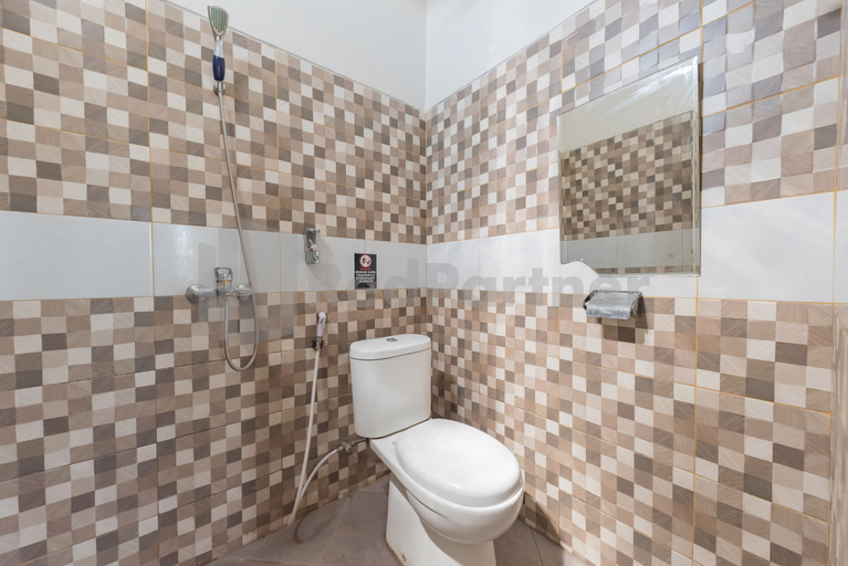 Bathroom 3, Wisma Brata 2 Mitra RedDoorz, Sukabumi