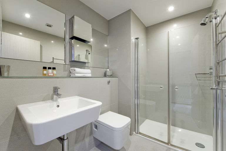 Bathroom 3, Templeton Place by Supercity Aparthotels, London