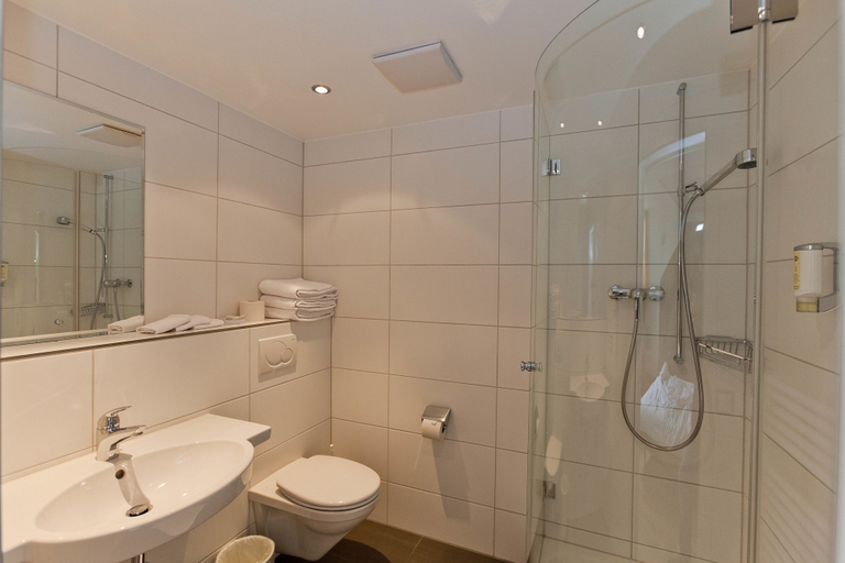 Bathroom 3, Central City Hotel Rochat, Basel