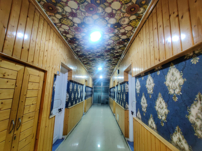 Others 5, Hotel Nissar, Srinagar
