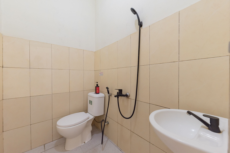 Bathroom 4, RedDoorz Syariah @ Jl Raya Sukabumi, Sukabumi