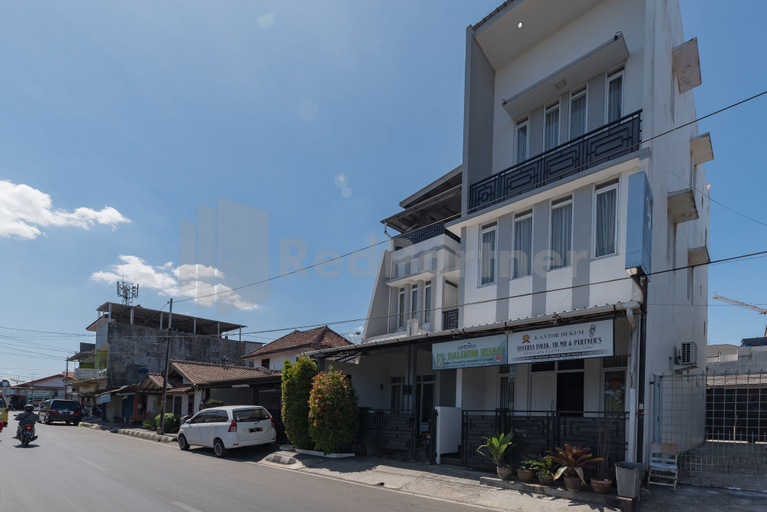 Exterior & Views 2, Wisma Brata 2 Mitra RedDoorz, Sukabumi