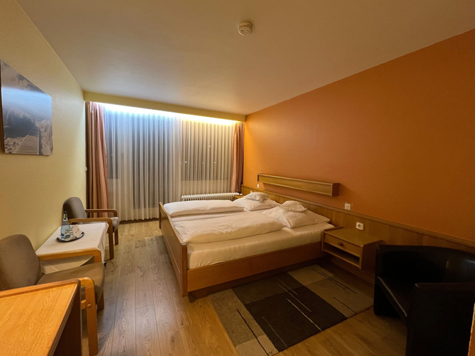 Bedroom 3, Hotel Schwan, Rastatt