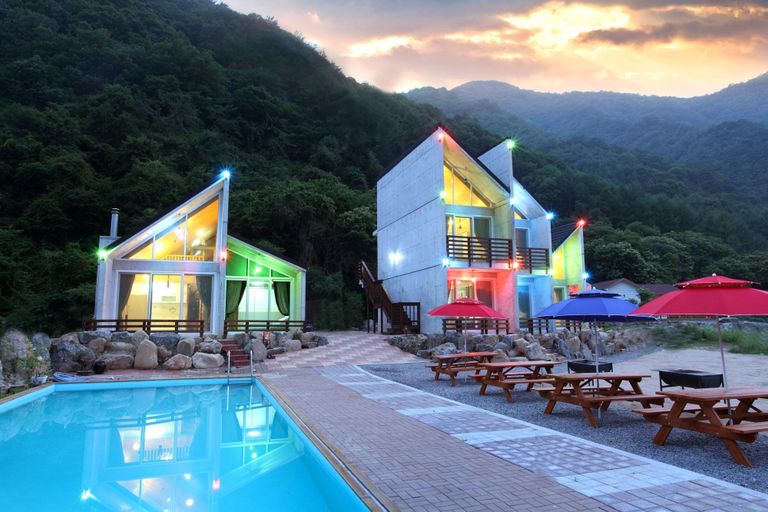 Others 4, Moon on the Cloud Pension, Yeongwol