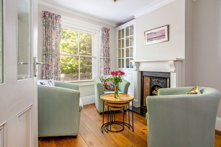 Others 4, Peaceful Elevated Residential Area - Walk to City, Hampshire