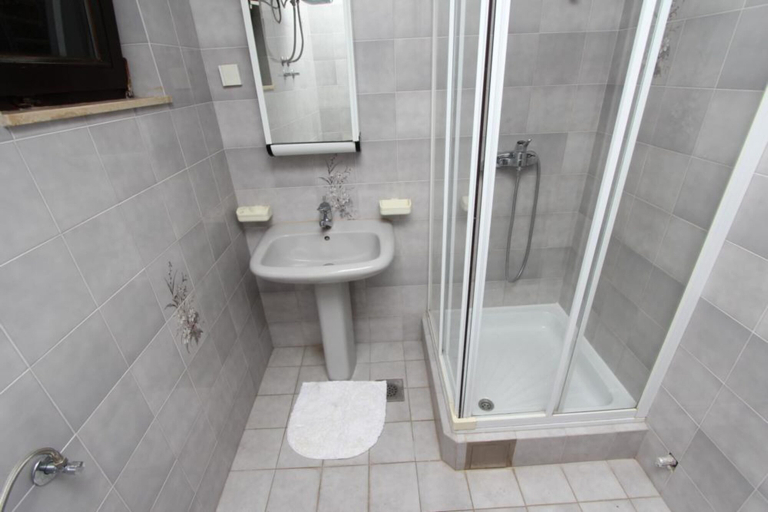 Bathroom 3, Apartments Natali, Rovinj