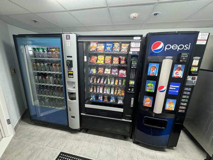 Food & Drinks 5, Motel 6 Syracuse, Onondaga