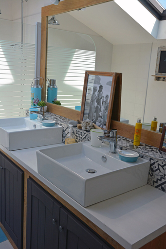 Bathroom 5, Atlantikoa, Pyrénées-Atlantiques