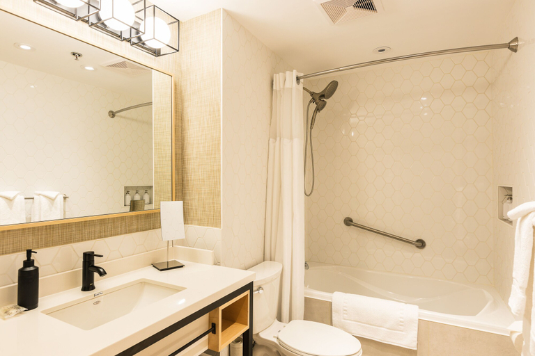 Bathroom 4, Hotel Du Vieux Quebec, Communauté-Urbaine-de-Québec