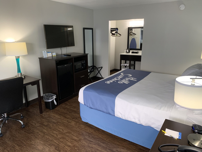 Bedroom 3, Days Inn by Wyndham Goldsboro, Wayne