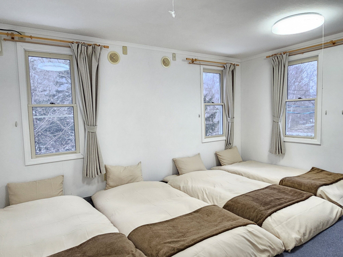 Bedroom 2, White House, Shimukappu