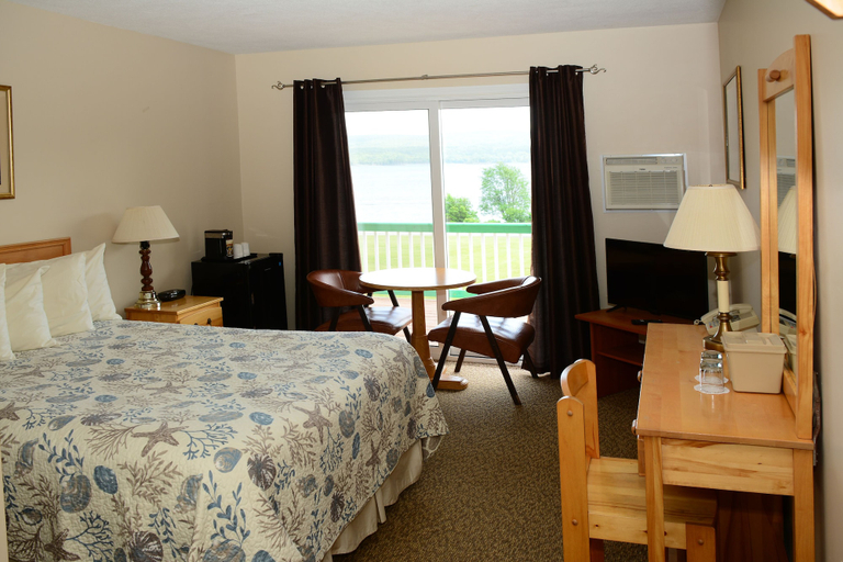 Bedroom 2, Cabot Trail Motel, Victoria
