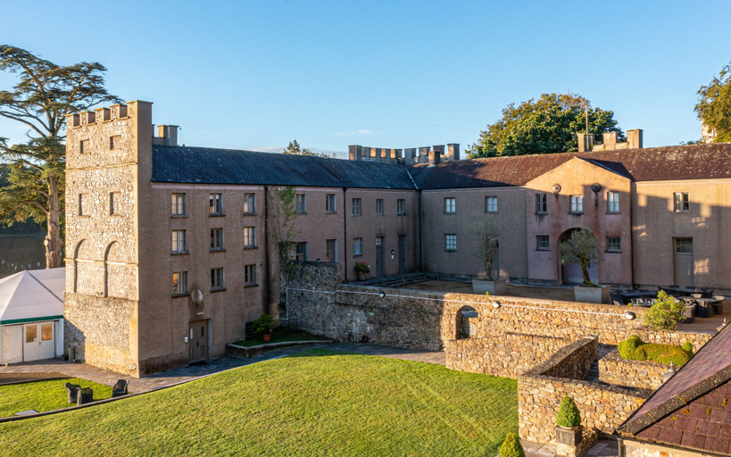 Exterior & Views
