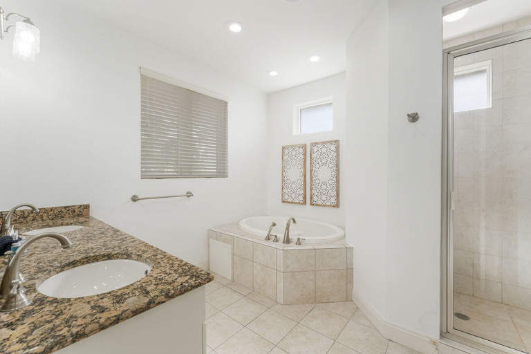 Bathroom 3, 125 Twelfth Street - Laguna Beach, Bay