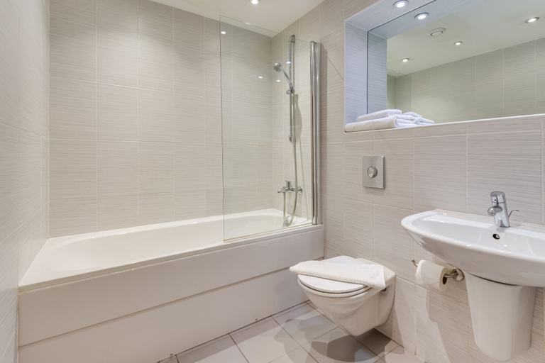 Bathroom 3, Roomzzz Leeds Headingley, Leeds