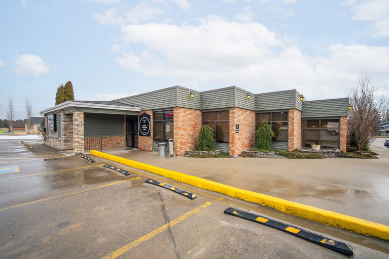 Exterior & Views 2, Guest House Inn & Suites, Division No. 14