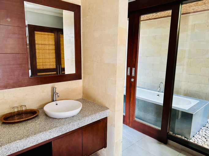 Bathroom 28