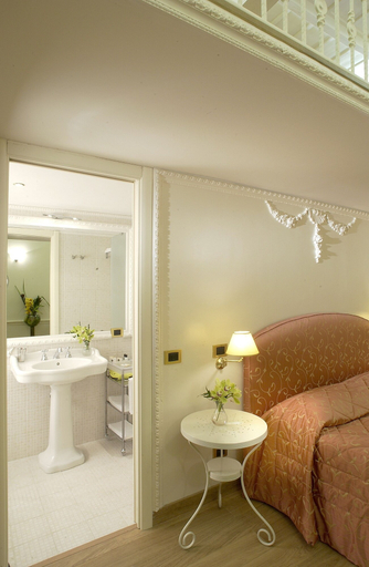 Bathroom 5, Suites Rome, Rome