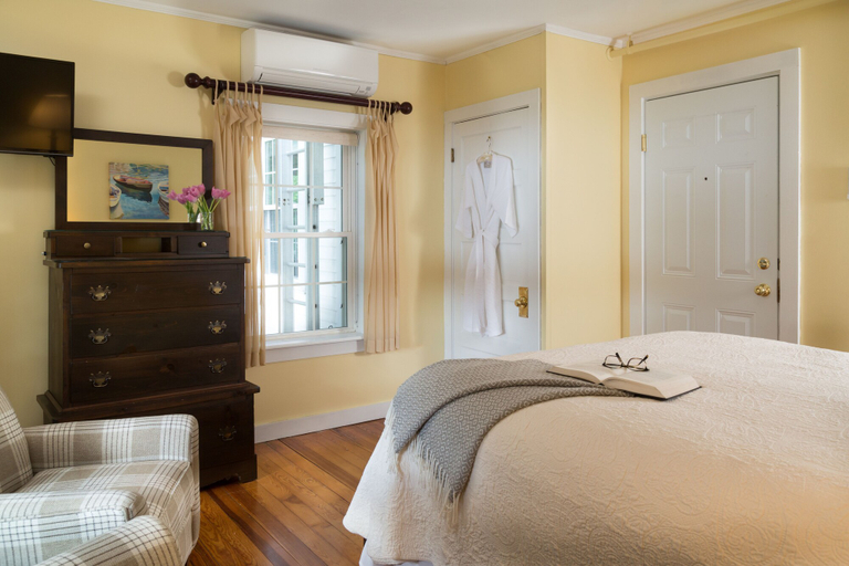 Bedroom 2, Wolf Cove Inn, Androscoggin