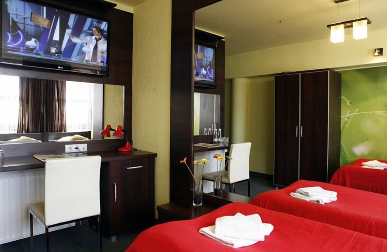 Bedroom 2, Sunny Hotel, Poznań City