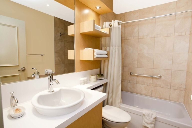 Bathroom 4, Hotel Du Vieux Quebec, Communauté-Urbaine-de-Québec