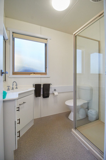 Bathroom 4, Surfside Holiday Park, Warrnambool