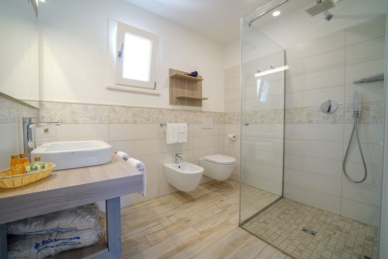 Bathroom 5, Baia del Godano Resort & Spa, Vibo Valentia