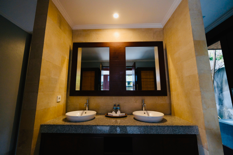 Bathroom 19