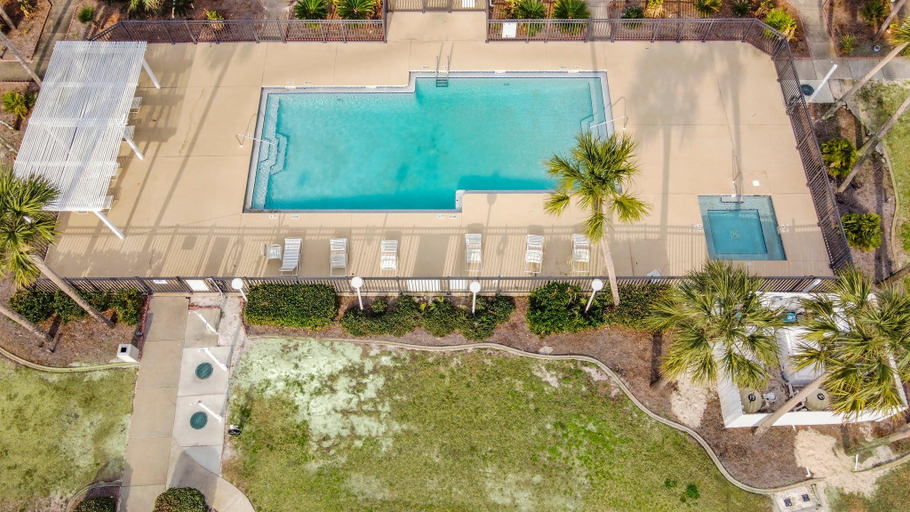 Sport & Beauty 2, Ground floor condo walking distance to the Beach, Escambia