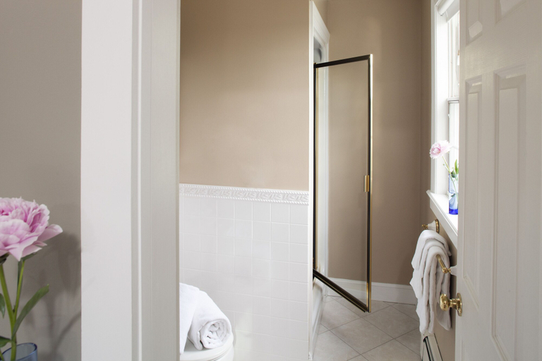 Bathroom 3, Wolf Cove Inn, Androscoggin