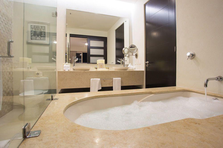 Bathroom 4, MARIVAL RESIDENCES WORLD SPA, Compostela
