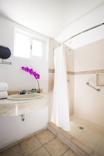 Bathroom 4, Gamma Cuernavaca Puerta Paraiso, Huitzilac