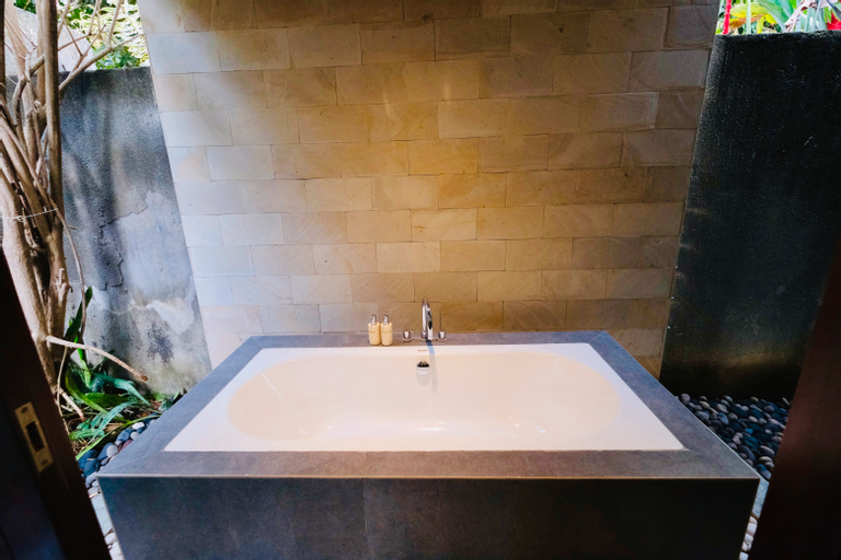 Bathroom 18