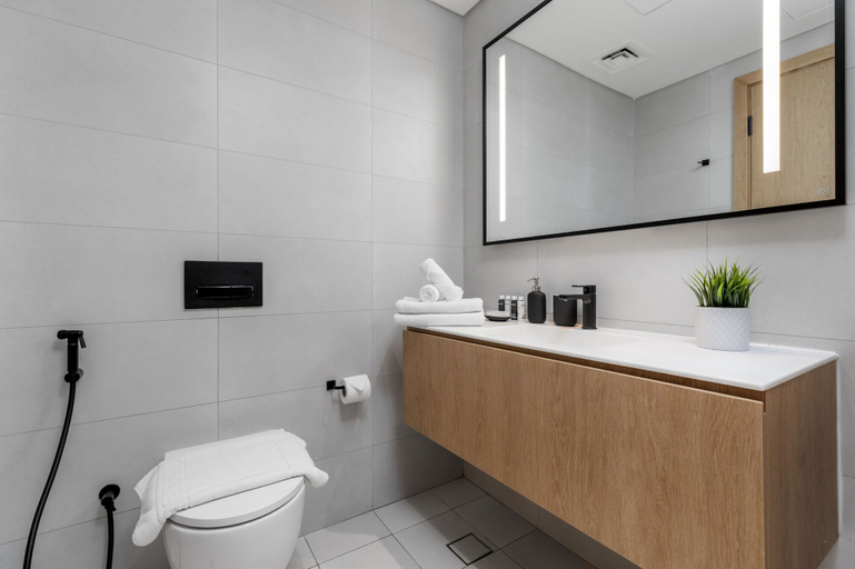 Bathroom, Maison Privee - Premium Studio w/ Burj Khalifa View, Dubai