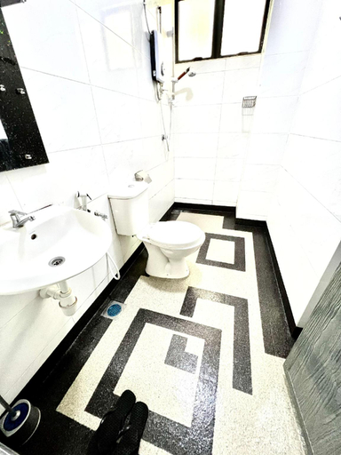 Bathroom, The Yeop Ipoh Homestay Apartment, Kinta