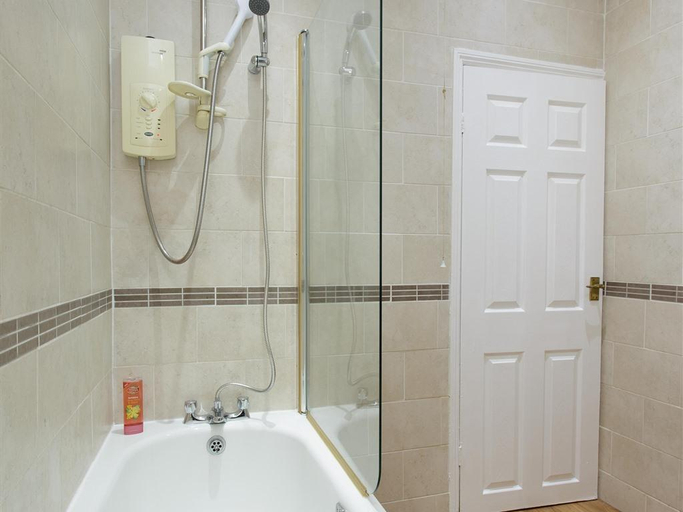Bathroom, Park House Apartments, Leeds