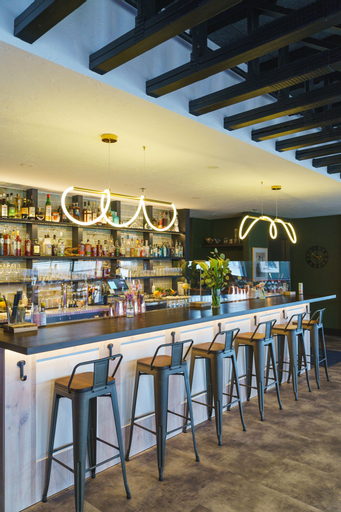 Food & Drinks