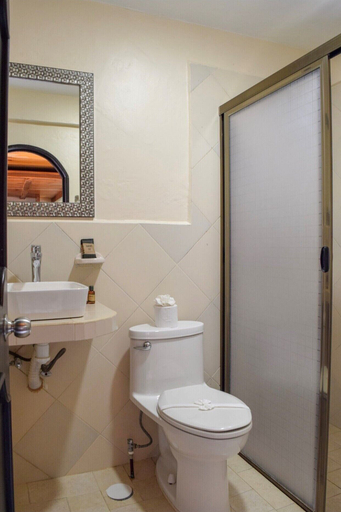 Bathroom 5, Hotel & Restaurant Bucaneros, Isla Mujeres, Isla Mujeres