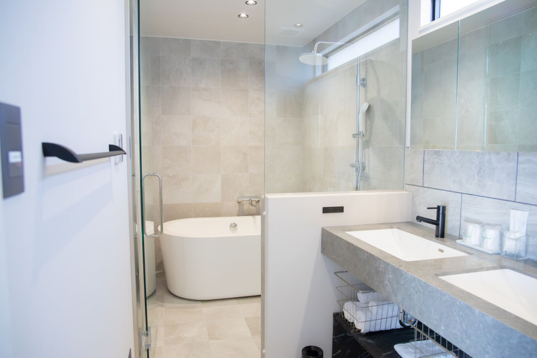 Bathroom 4, SARAH RESORT VILLA UMI, Motobu