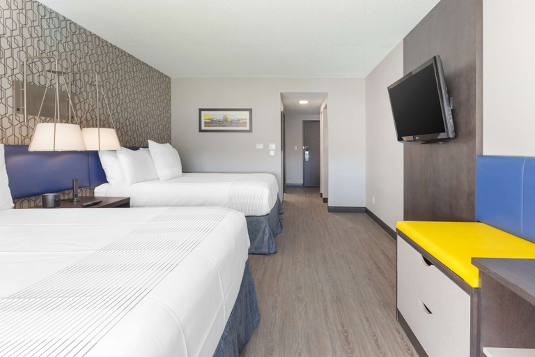 Bedroom 4, GLō Best Western Toronto Mississauga Corporate Centre, Peel