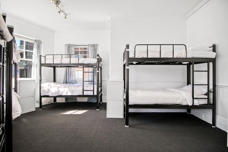 Bedroom 5, The Pyrmont Budget Hotel, Sydney